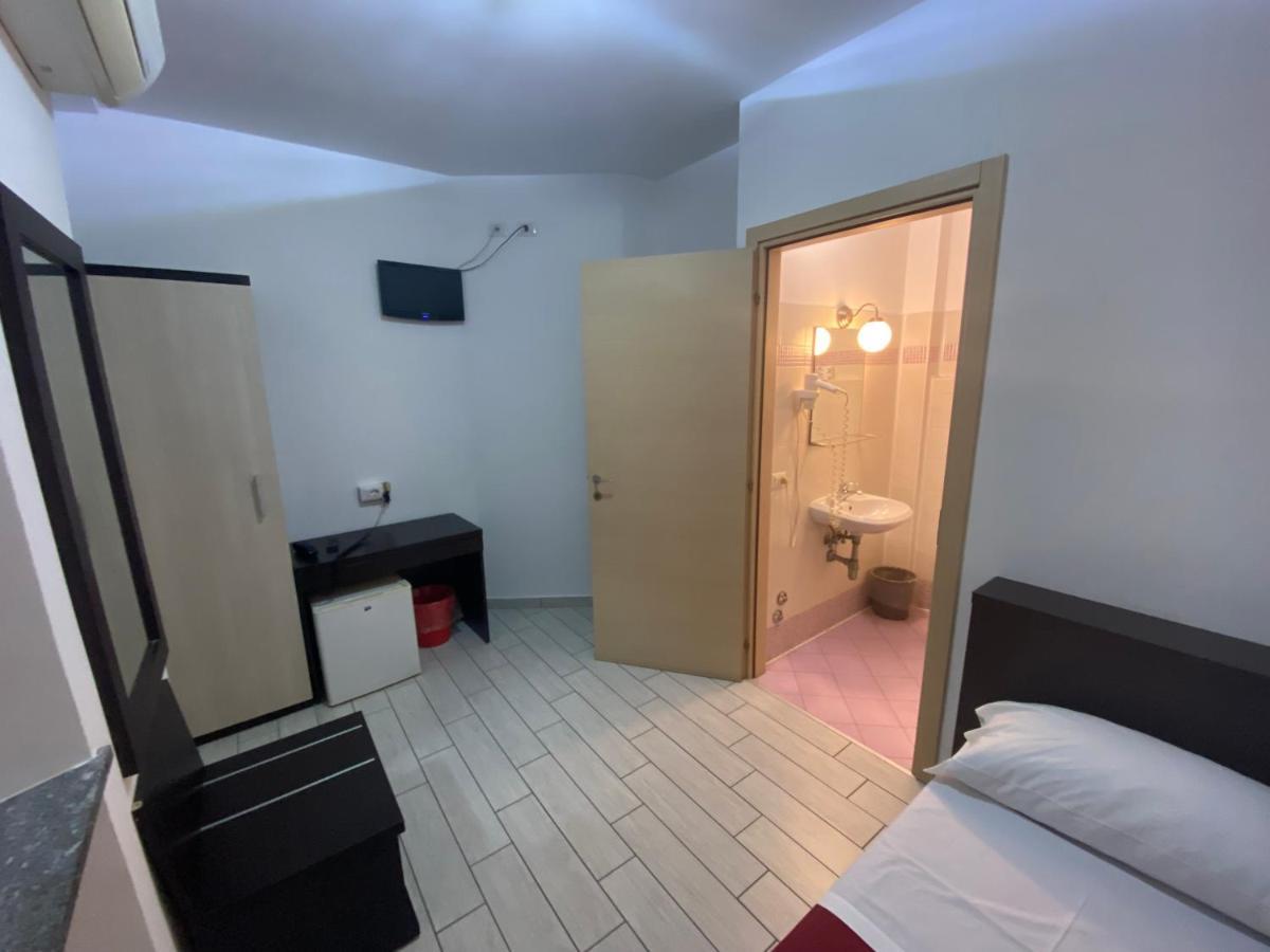 Hotel Poma Milan Exterior photo